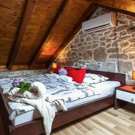 Three Holiday - The Hidden Treasure Village