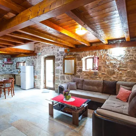 Three Holiday - The Hidden Treasure Village Vakantiehuis *