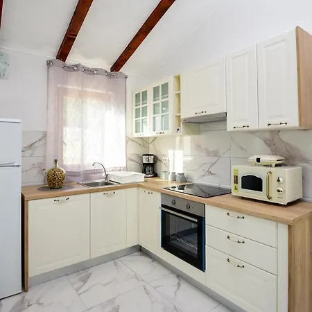 Three Holiday - The Hidden Treasure Village * Orebić