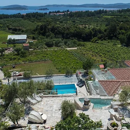 Three Holiday - The Hidden Treasure Village