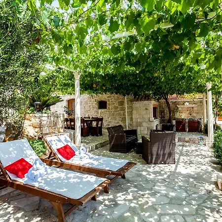 Three Holiday - The Hidden Treasure Village *